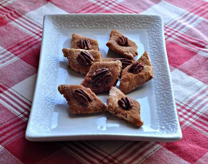 A photo of sand tart on a white plate sitting on a table