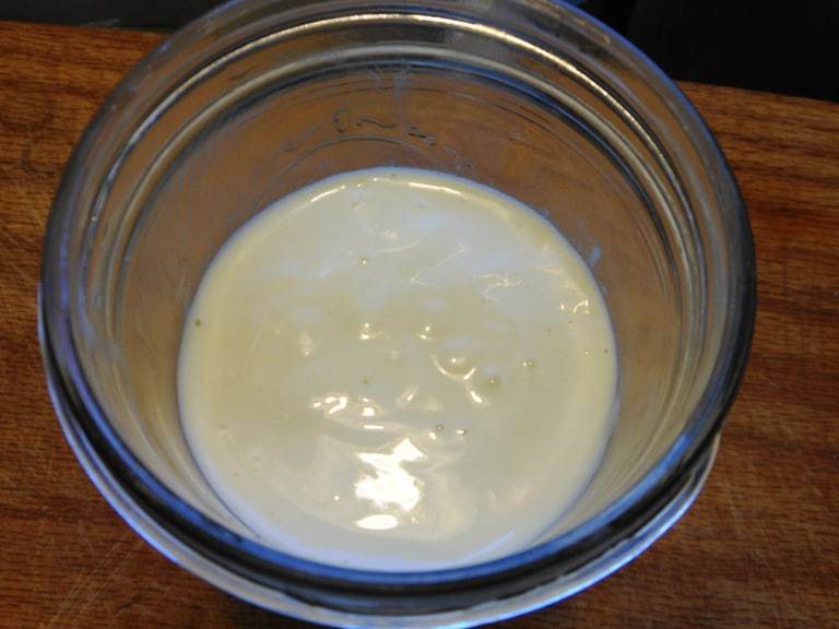 A photo of lacto fermented mayonnaise in a glass bowl