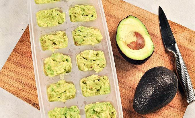 https://myculturedpalate.com/wp-content/uploads/2018/03/freezing-avocados-mashed-in-ice-trays.jpg